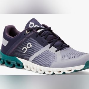 OnCloud women's running shoes size 9.5